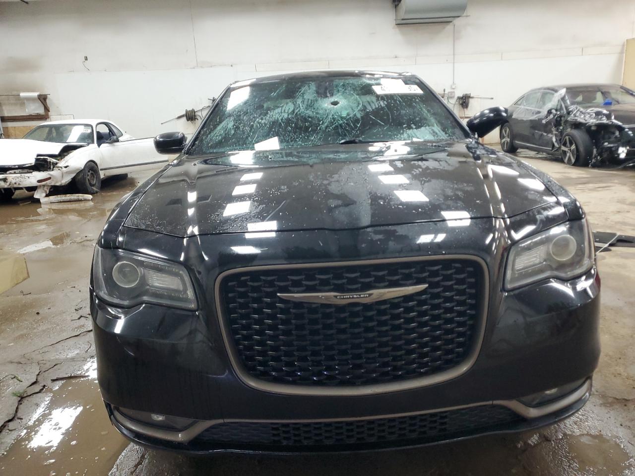 2016 Chrysler 300 - Image 5
