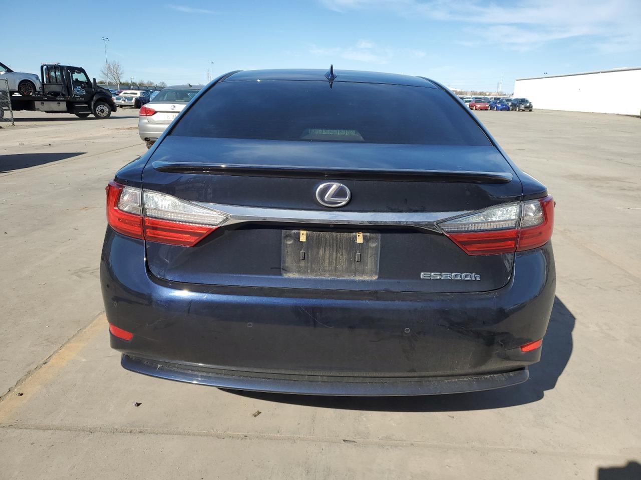 2016 Lexus ES - Image 6