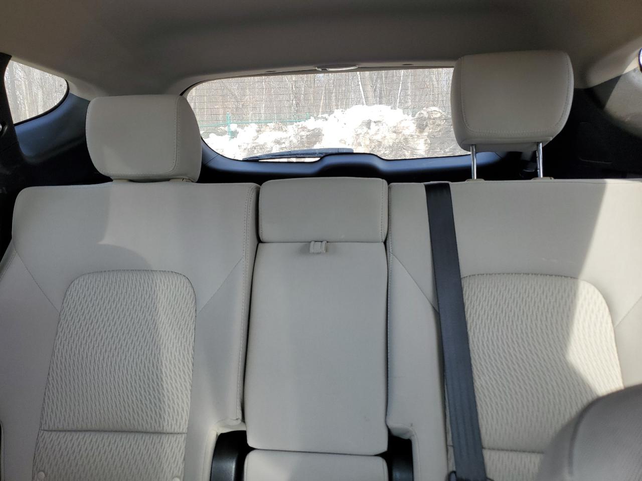2017 Hyundai Santa Fe - Image 10