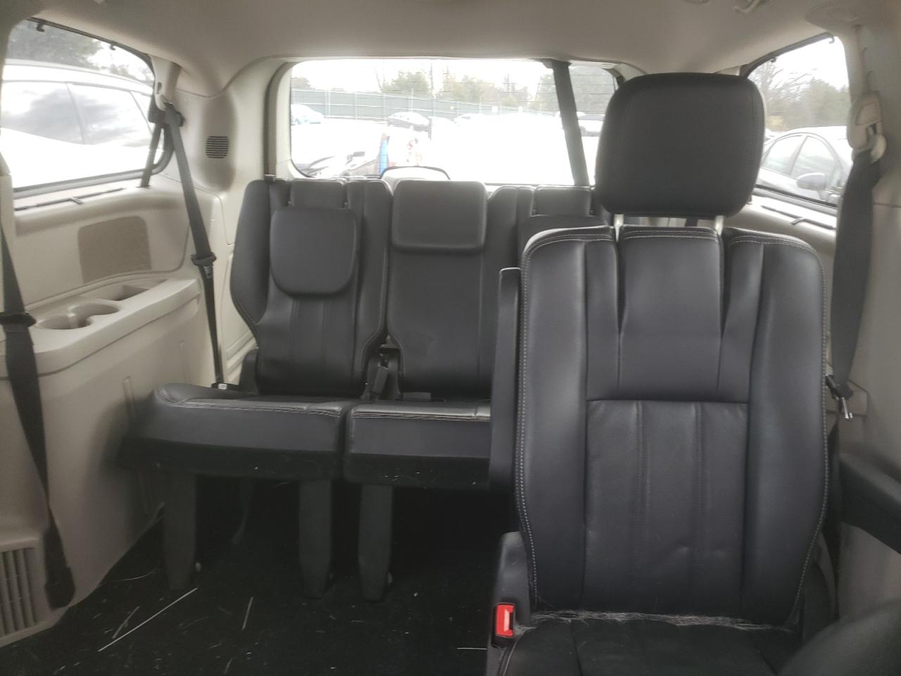 2012 Chrysler Town & Country - Image 10