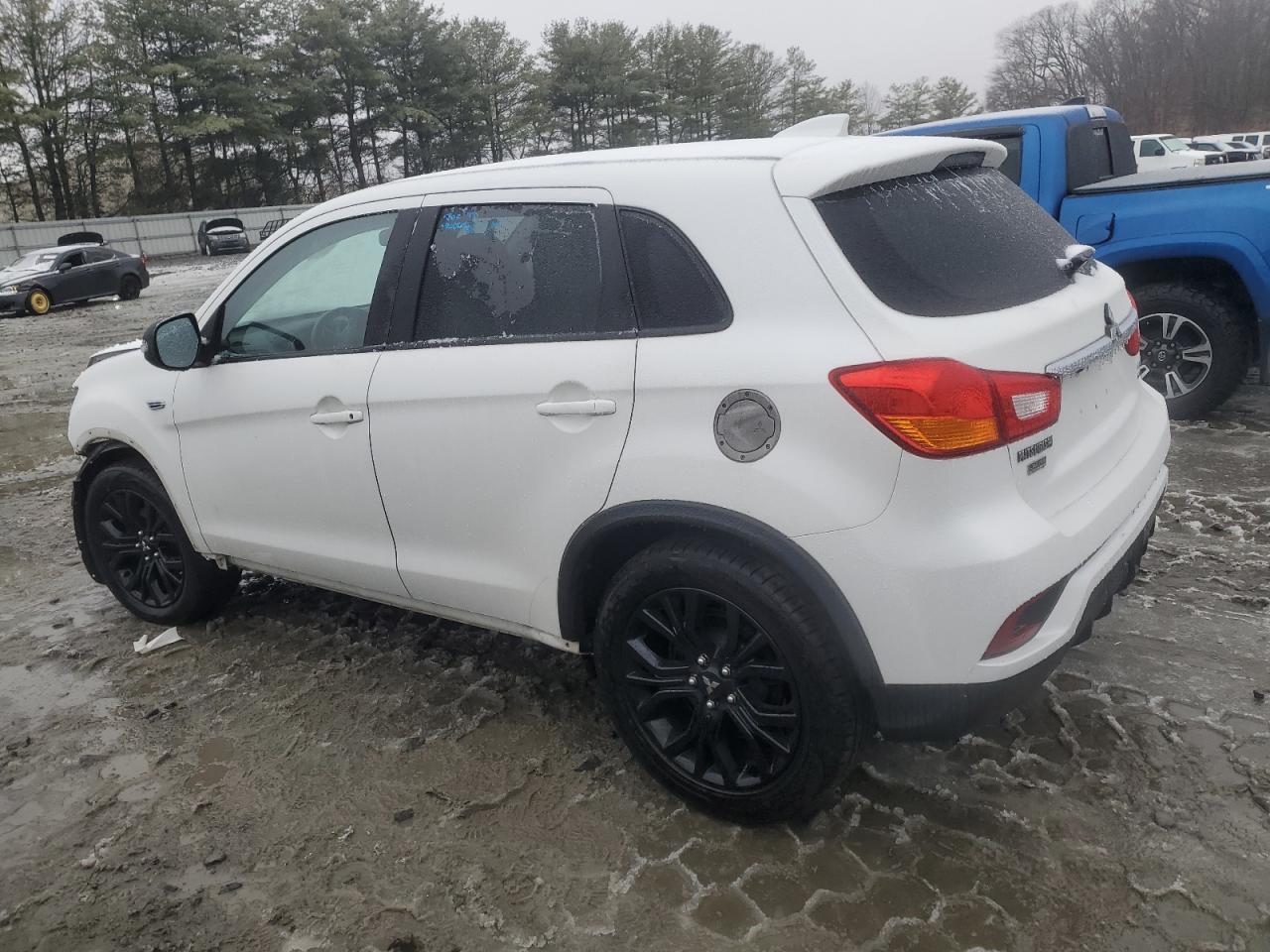 2019 Mitsubishi Outlander - Image 2