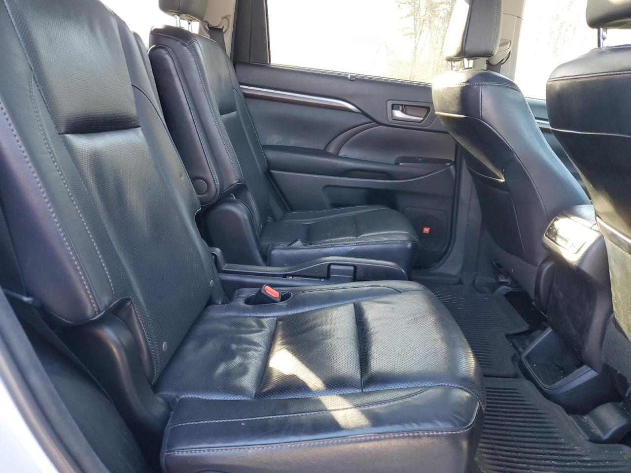 2015 Toyota Highlander - Image 11