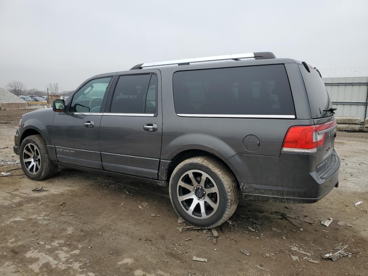 2015 Lincoln Navigator - Image 2