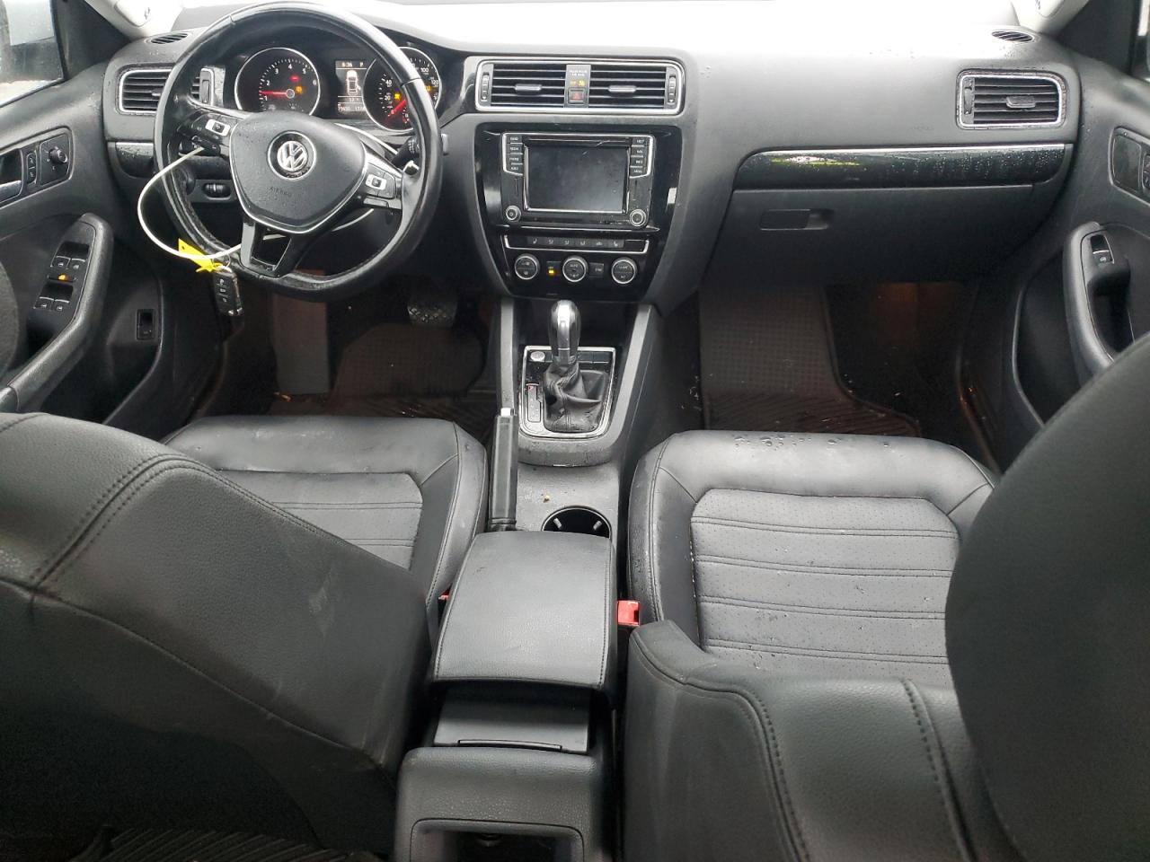 2017 Volkswagen Jetta - Image 8