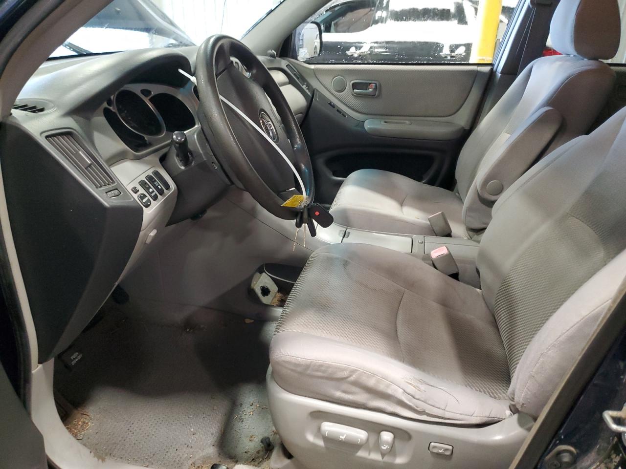 2004 Toyota Highlander - Image 7