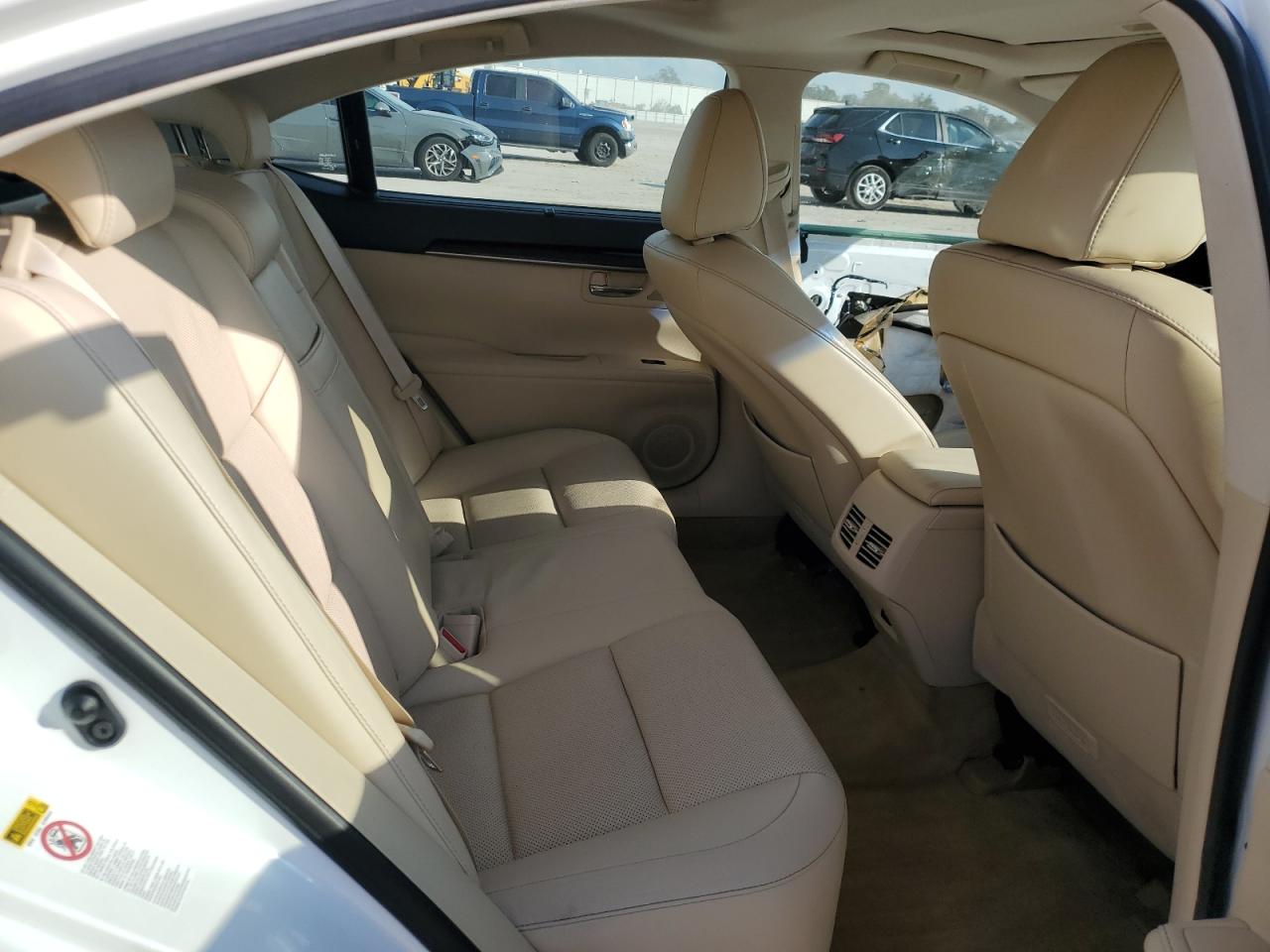 2014 Lexus ES - Image 10
