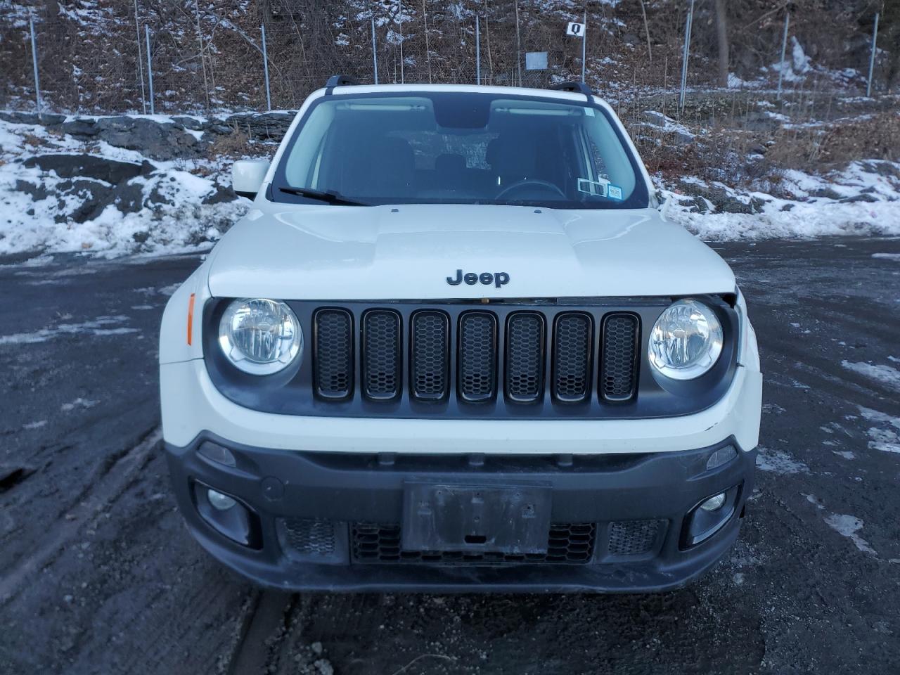 2017 Jeep Renegade - Image 5