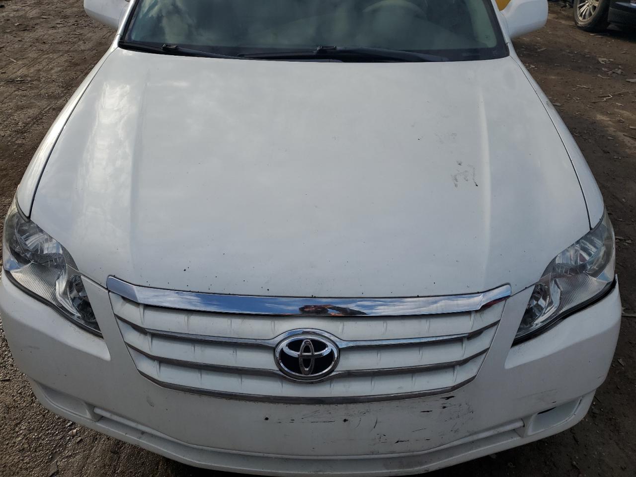 2005 Toyota Avalon - Image 13
