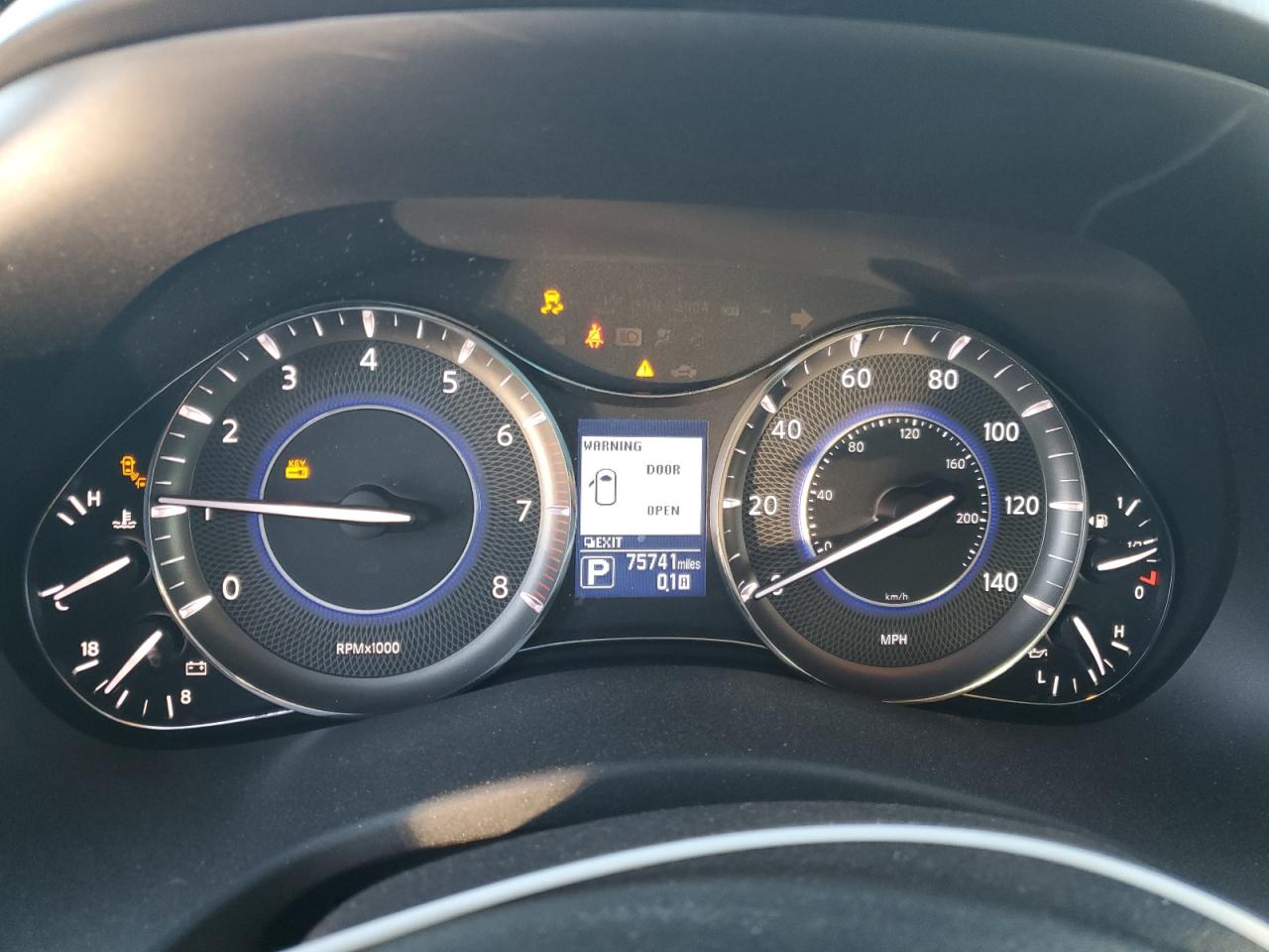 2015 Infiniti QX80 - Image 9