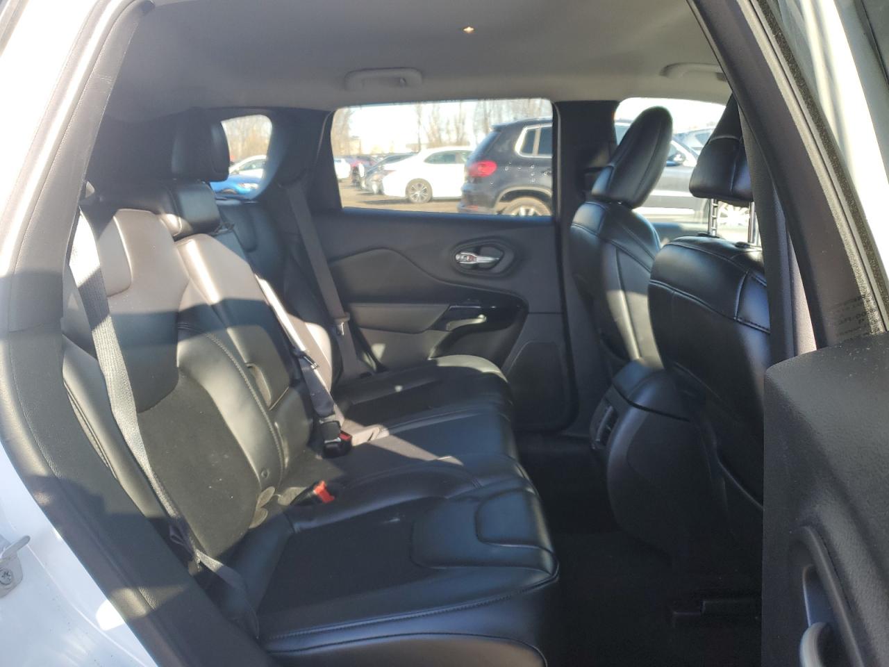 2019 Jeep Grand Cherokee - Image 11