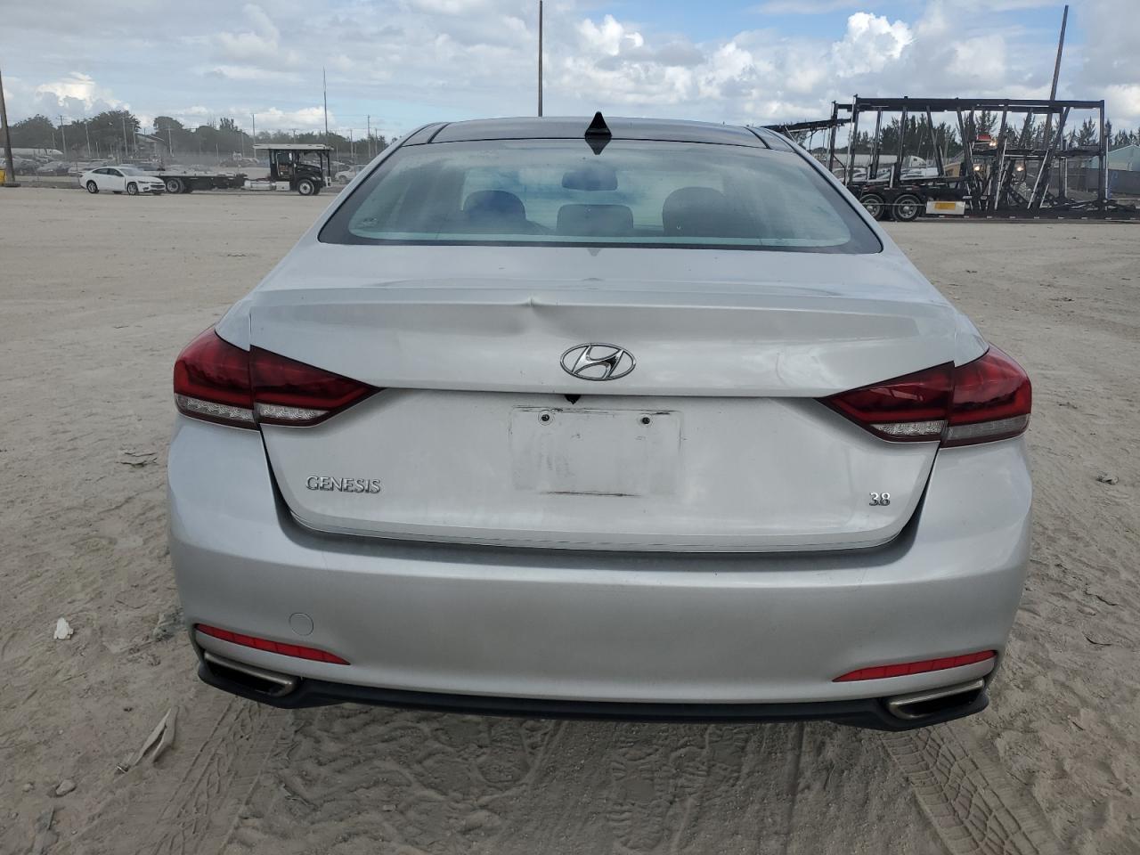 2015 Hyundai Genesis - Image 6