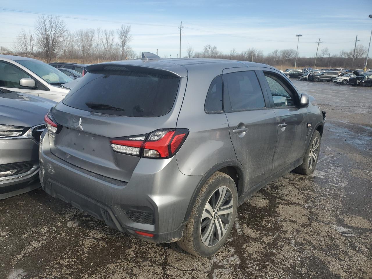 2024 Mitsubishi Outlander - Image 3