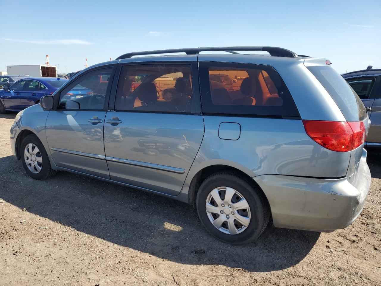 2010 Toyota Sienna - Image 2