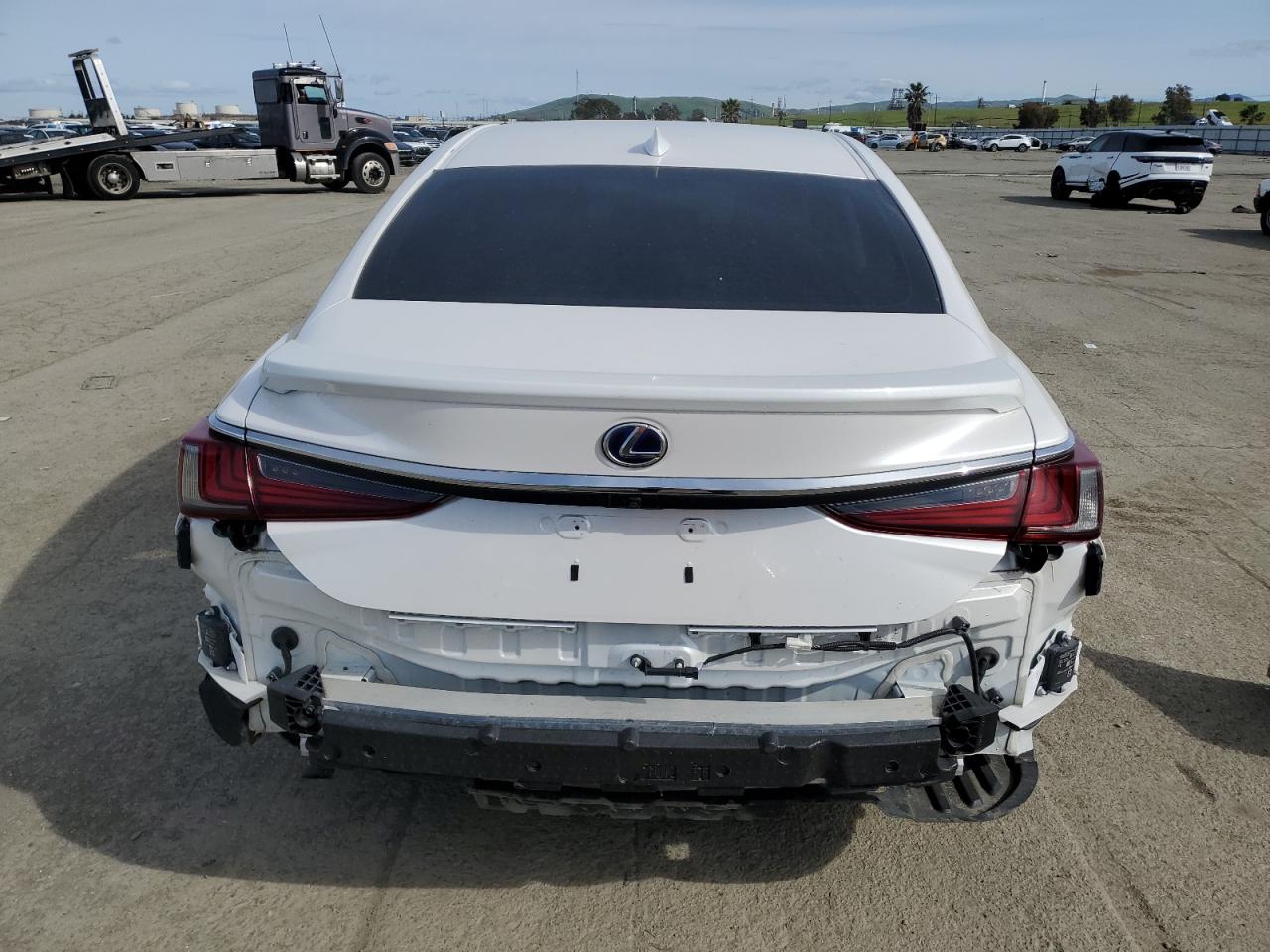 2019 Lexus ES - Image 6