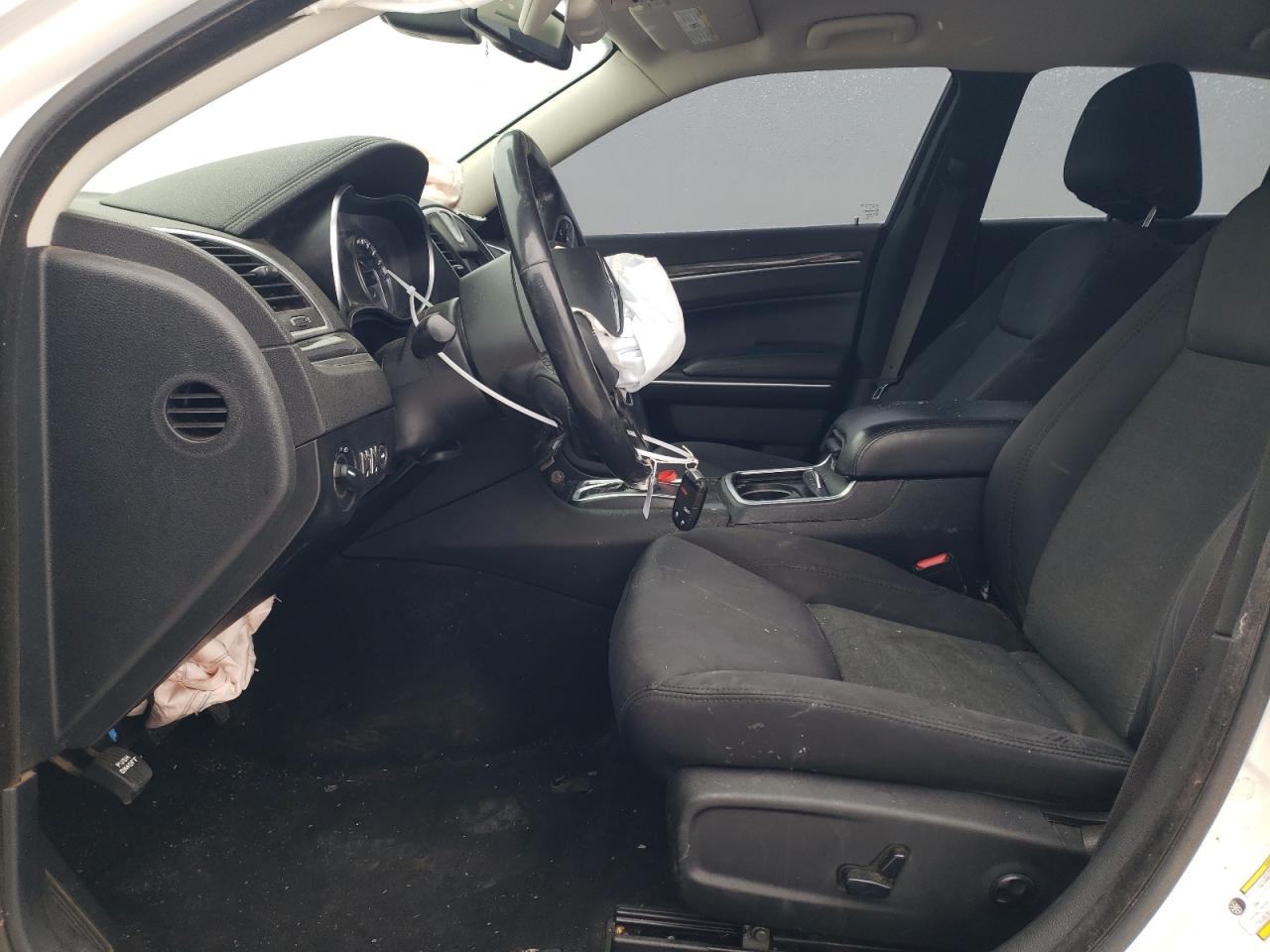 2019 Chrysler 300 - Image 7