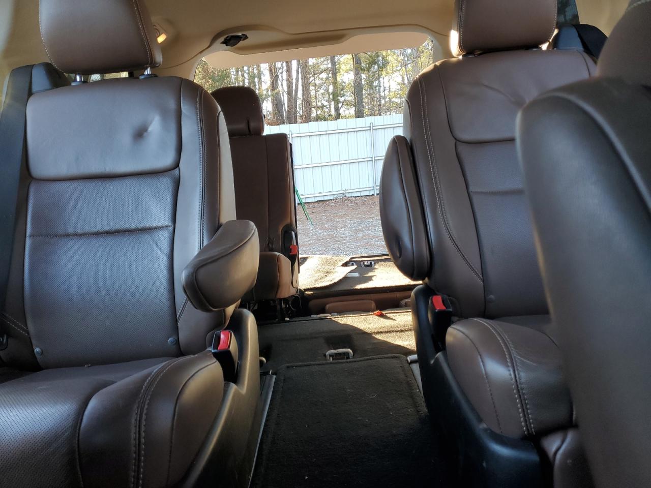 2015 Toyota Sienna - Image 10
