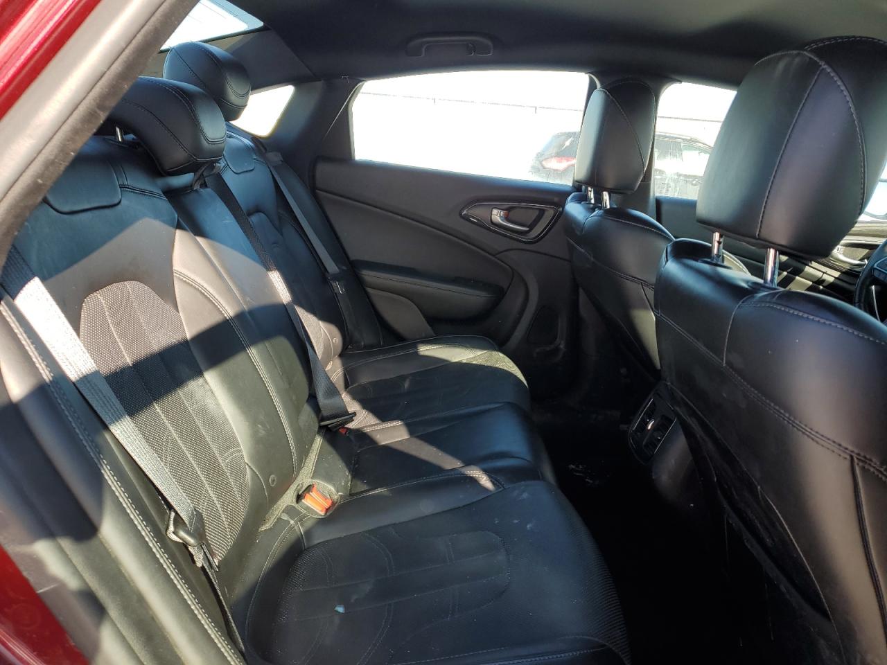 2015 Chrysler 200 - Image 10