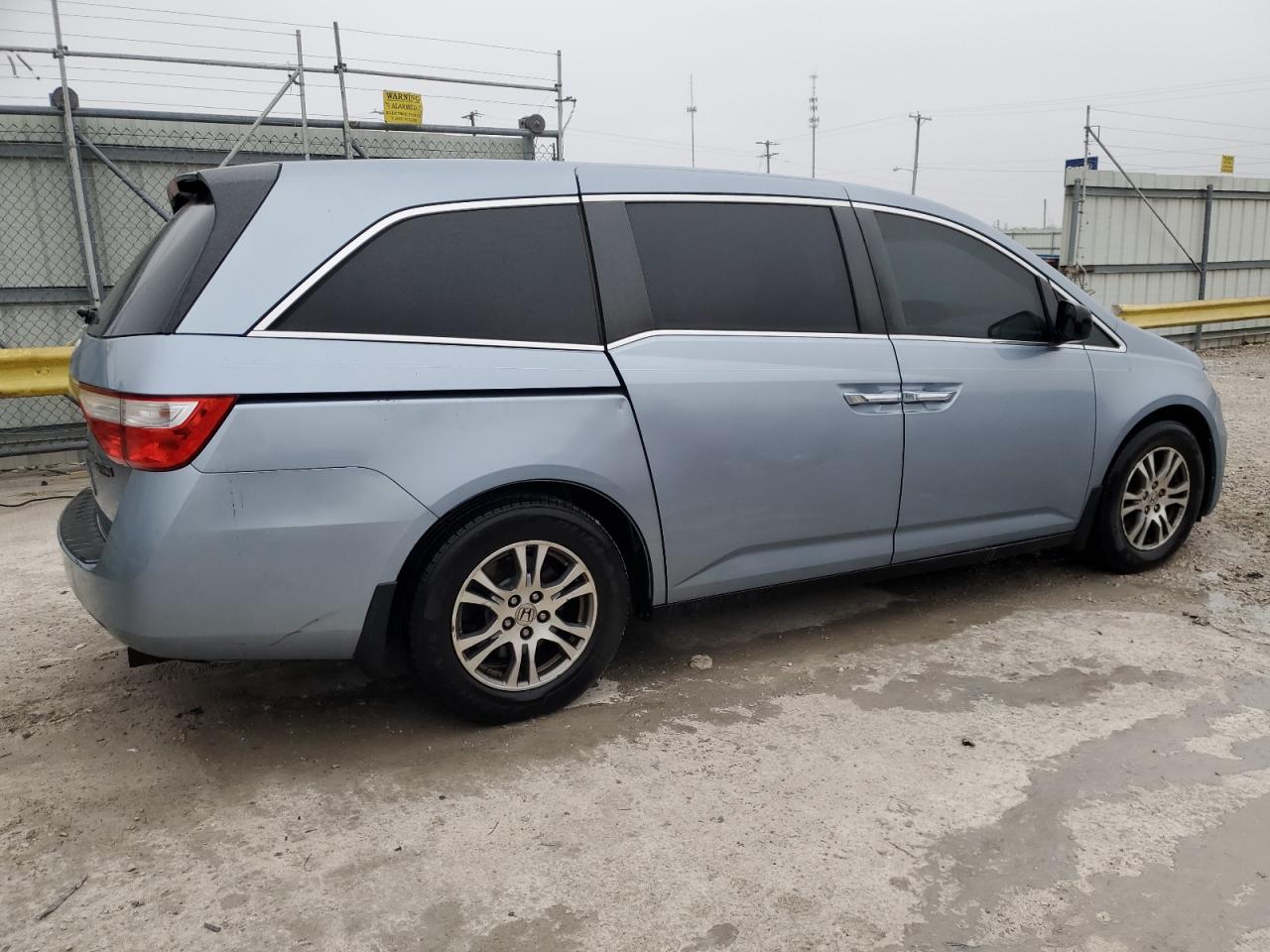 2011 Honda Odyssey - Image 3