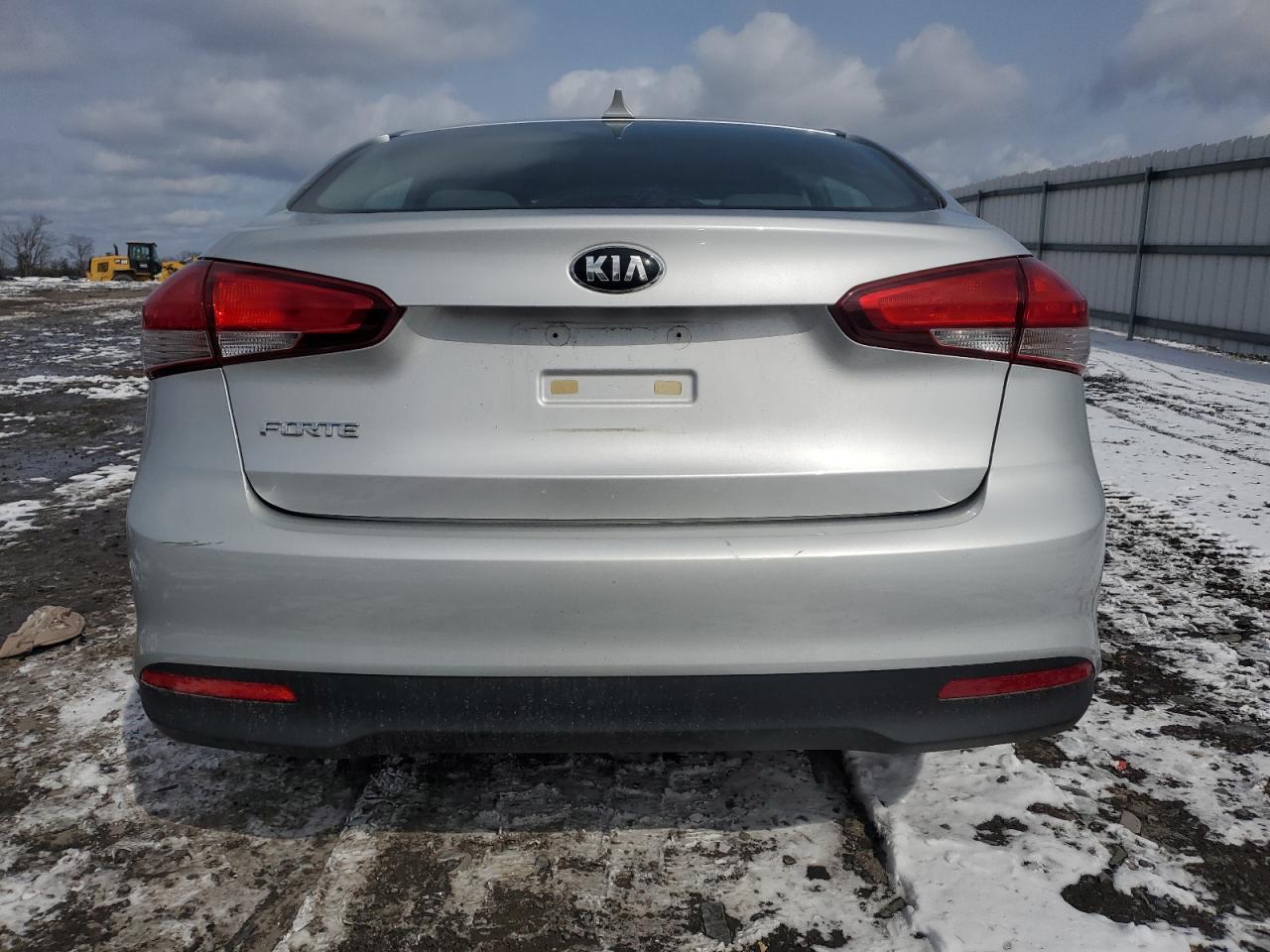 2017 Kia Forte - Image 6