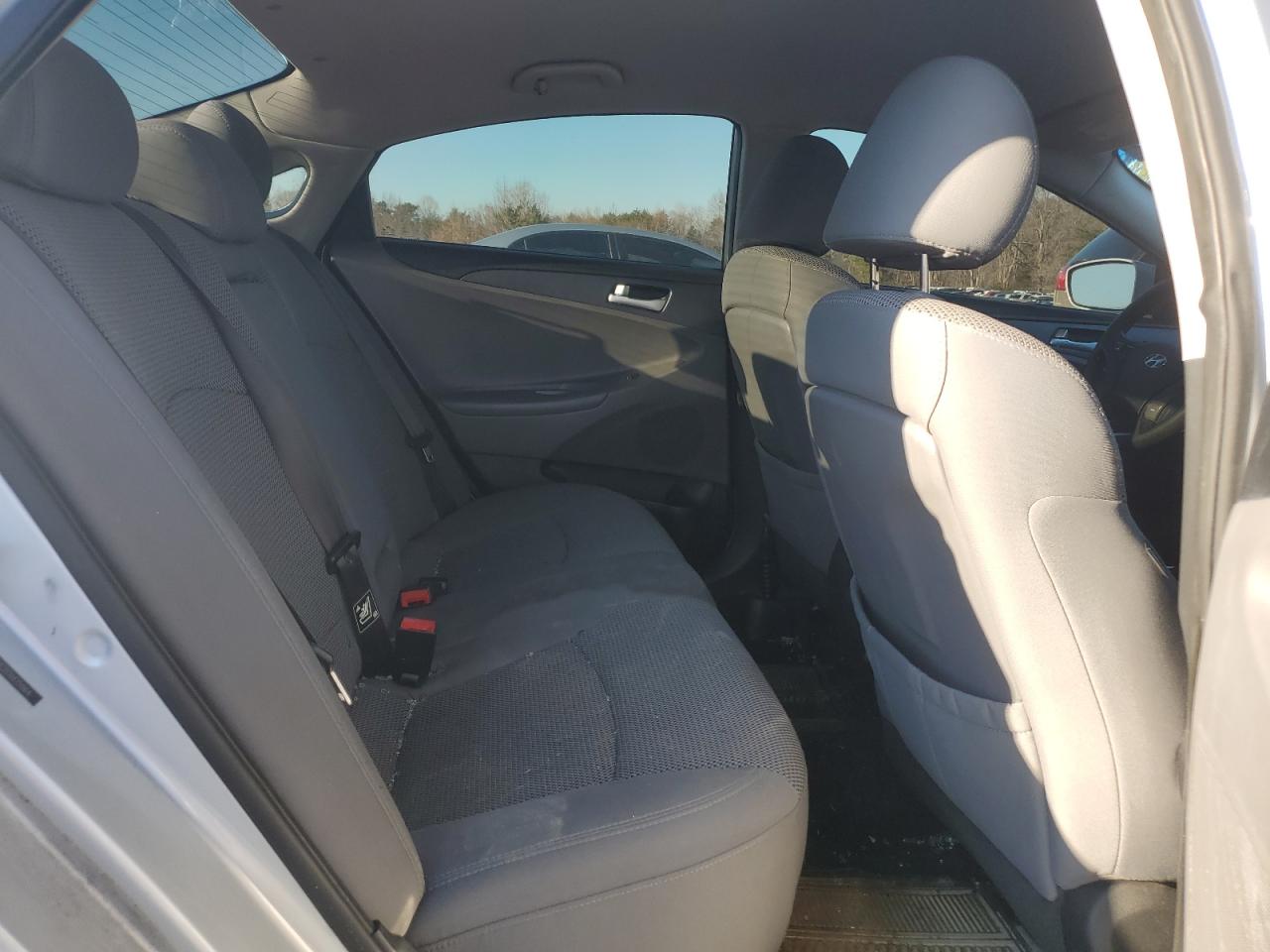 2012 Hyundai Sonata - Image 10