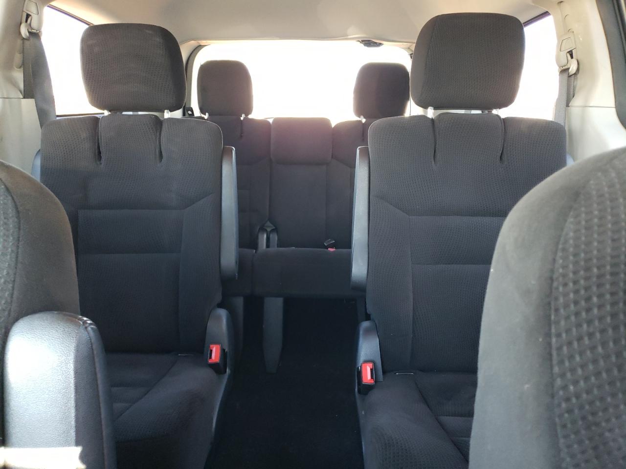 2016 Dodge Caravan - Image 10
