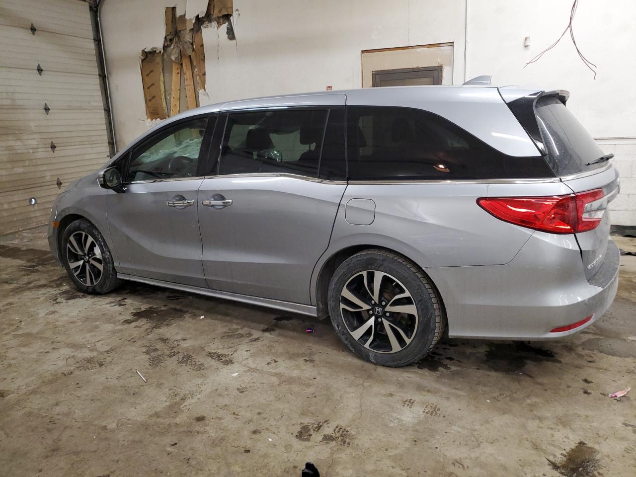 2018 Honda Odyssey - Image 2