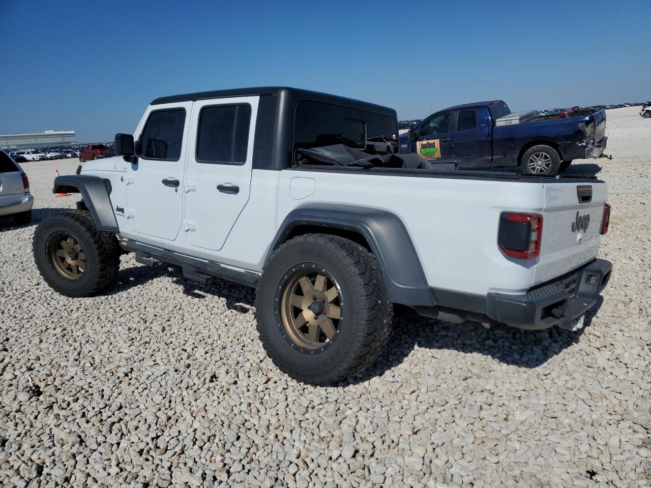 2020 Jeep Gladiator - Image 2