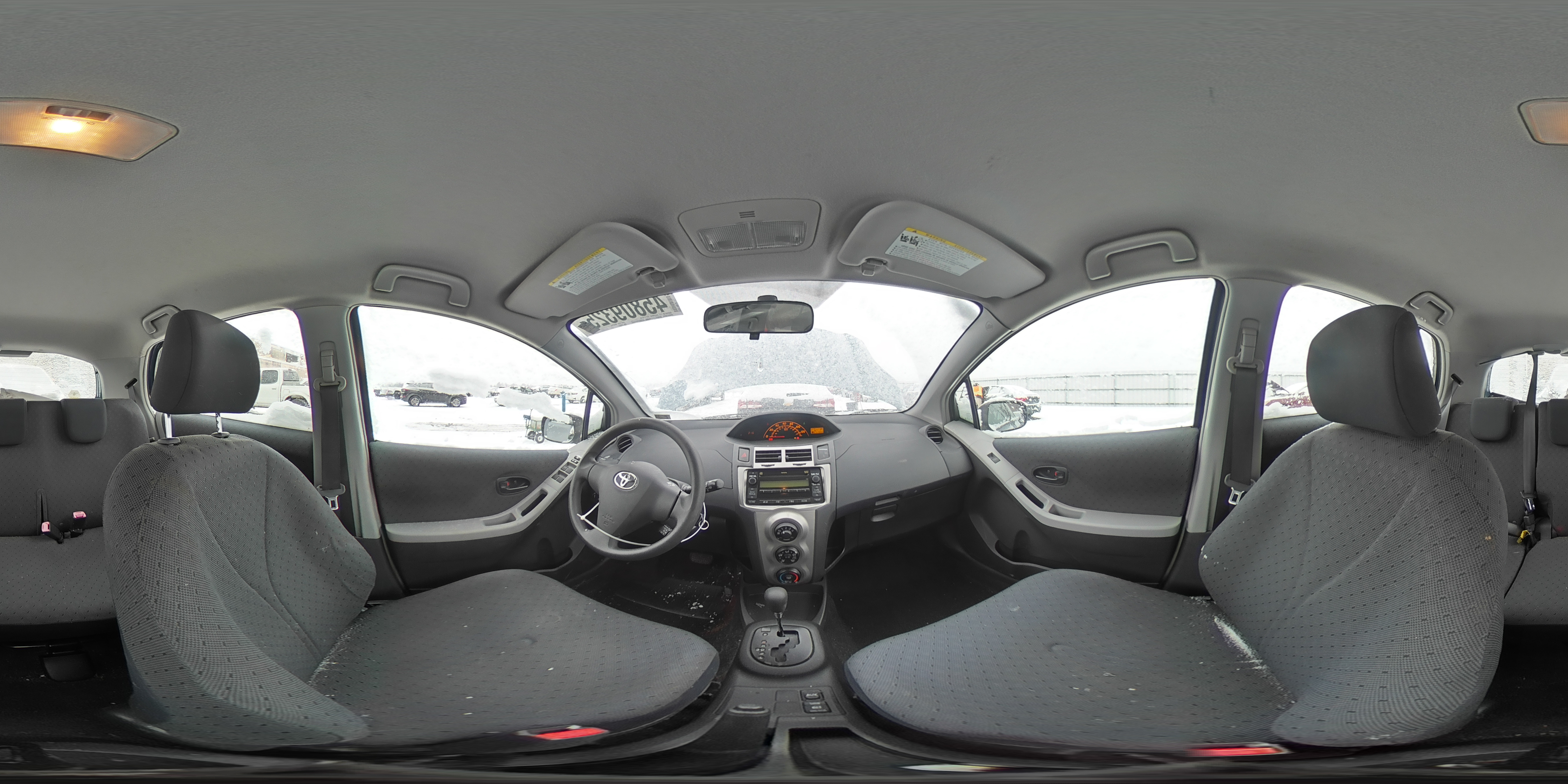 2010 Toyota Yaris - Image 12