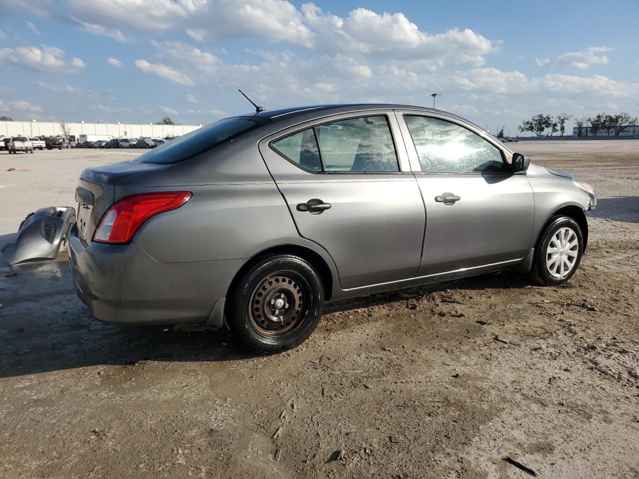 2016 Nissan Versa - Image 3