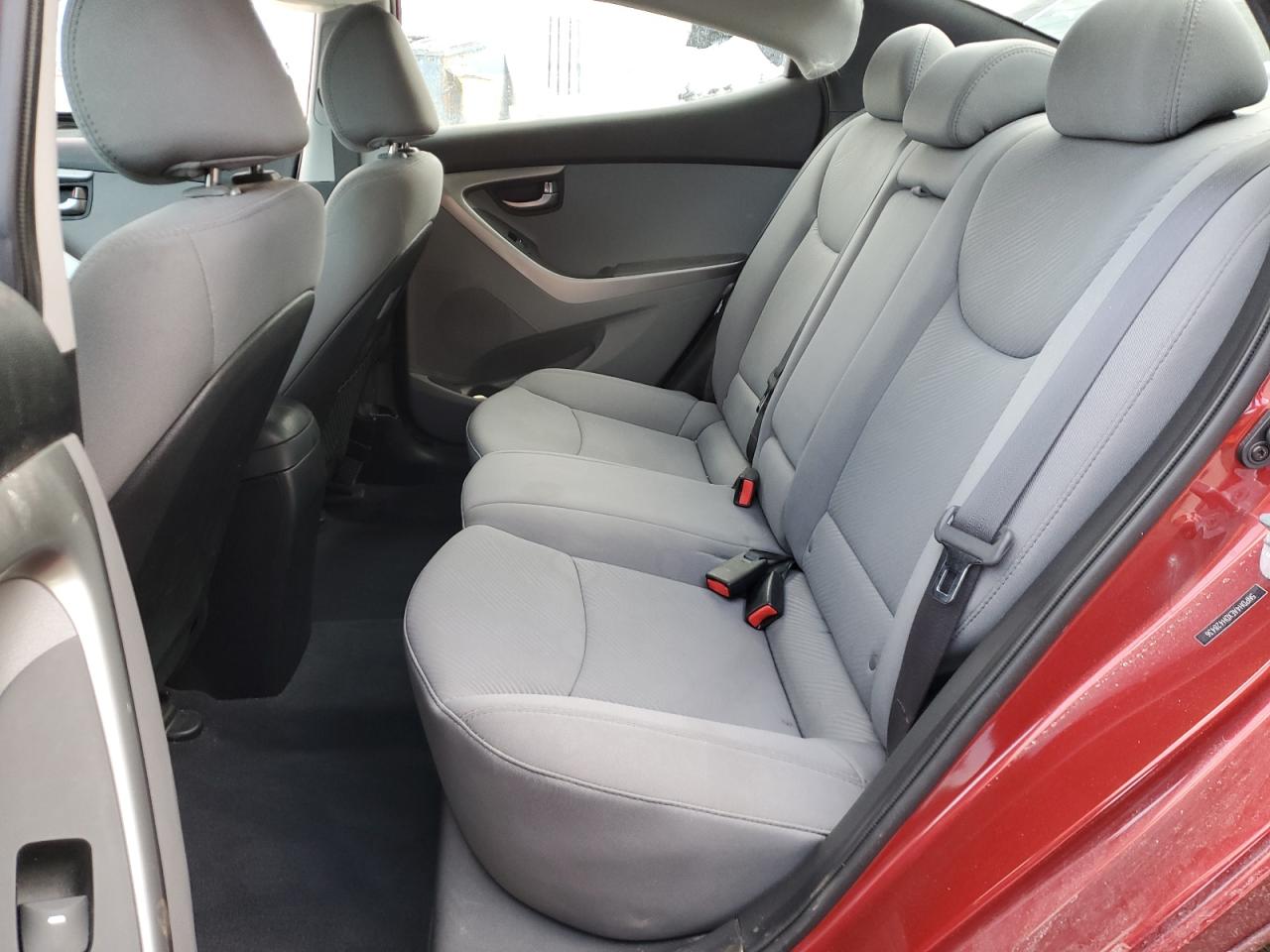 2013 Hyundai Elantra - Image 10