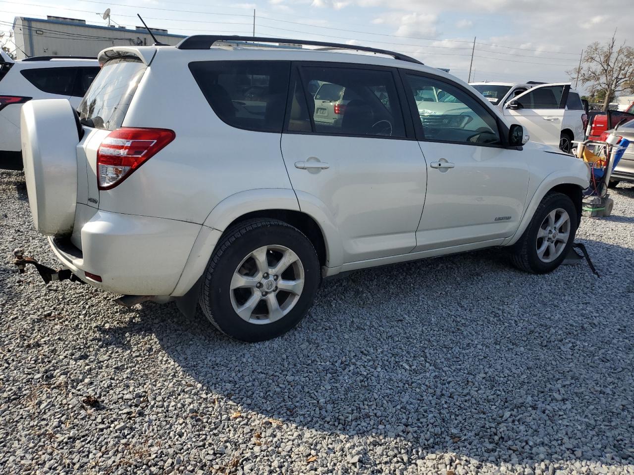 2011 Toyota RAV 4 - Image 3