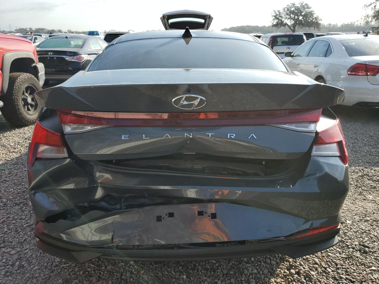 2023 Hyundai Elantra - Image 6