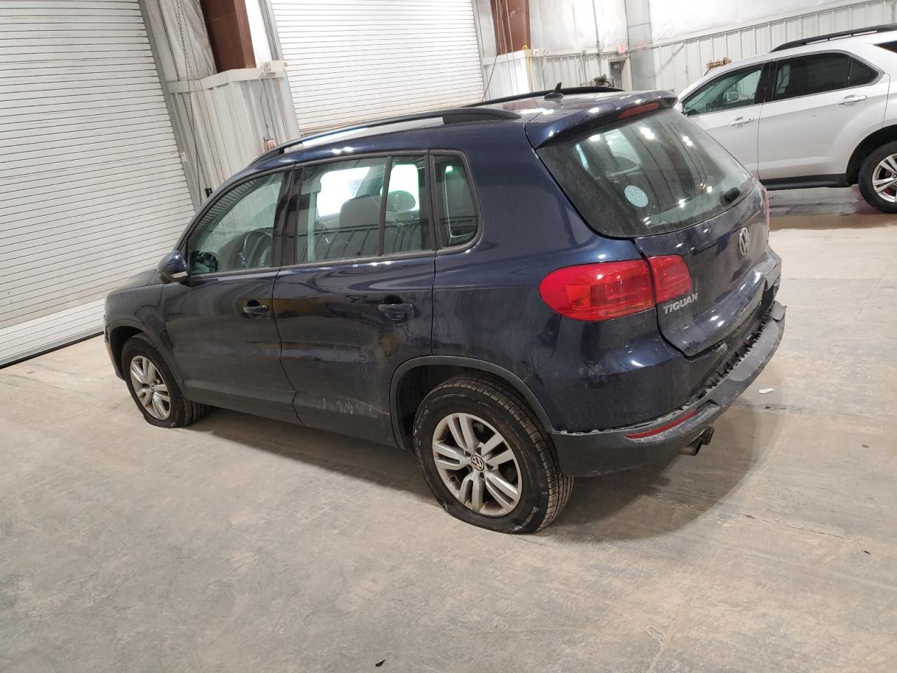 2016 Volkswagen Tiguan - Image 2