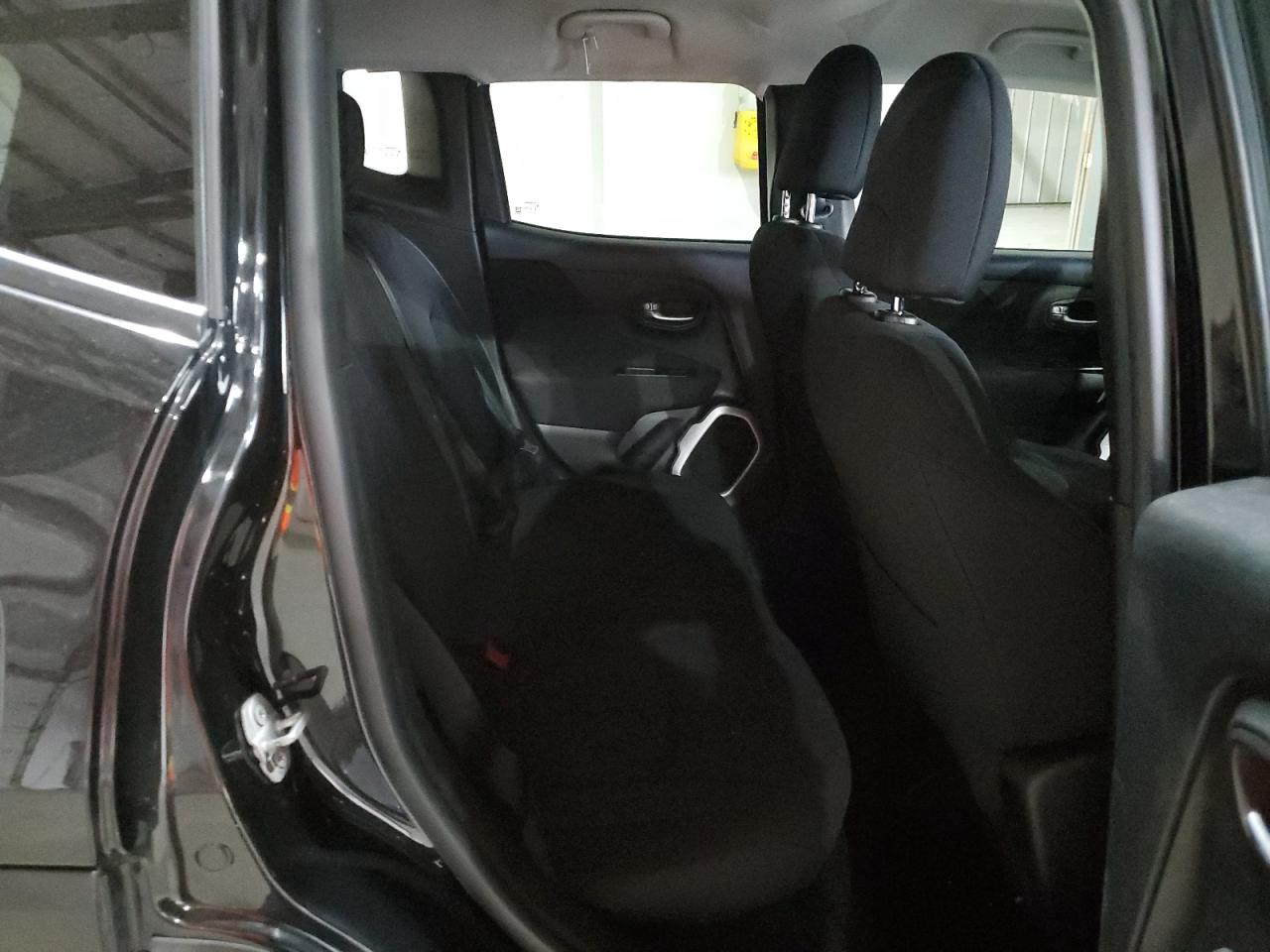 2018 Jeep Renegade - Image 10