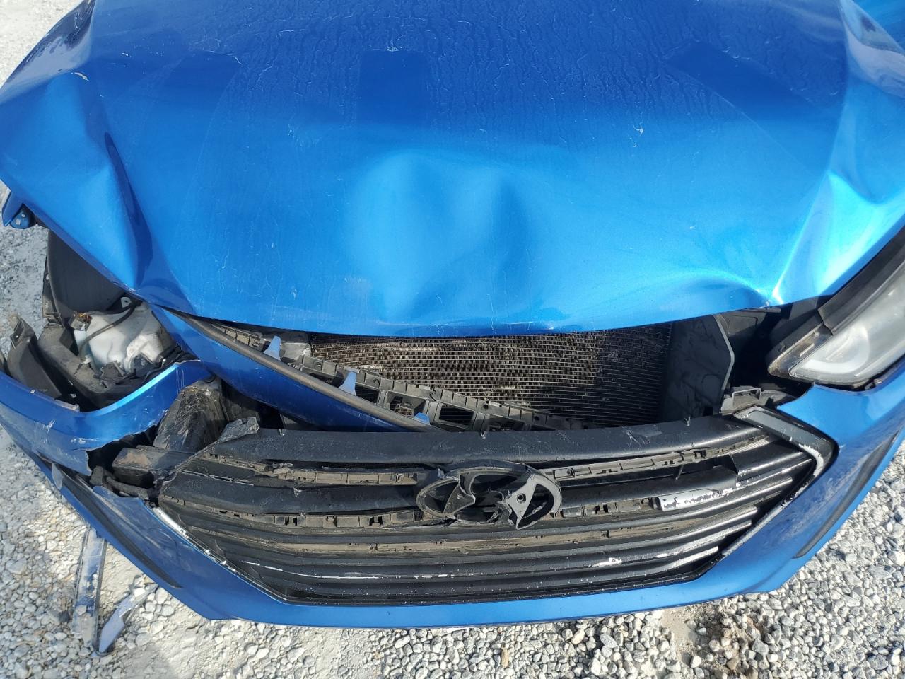 2017 Hyundai Elantra - Image 13