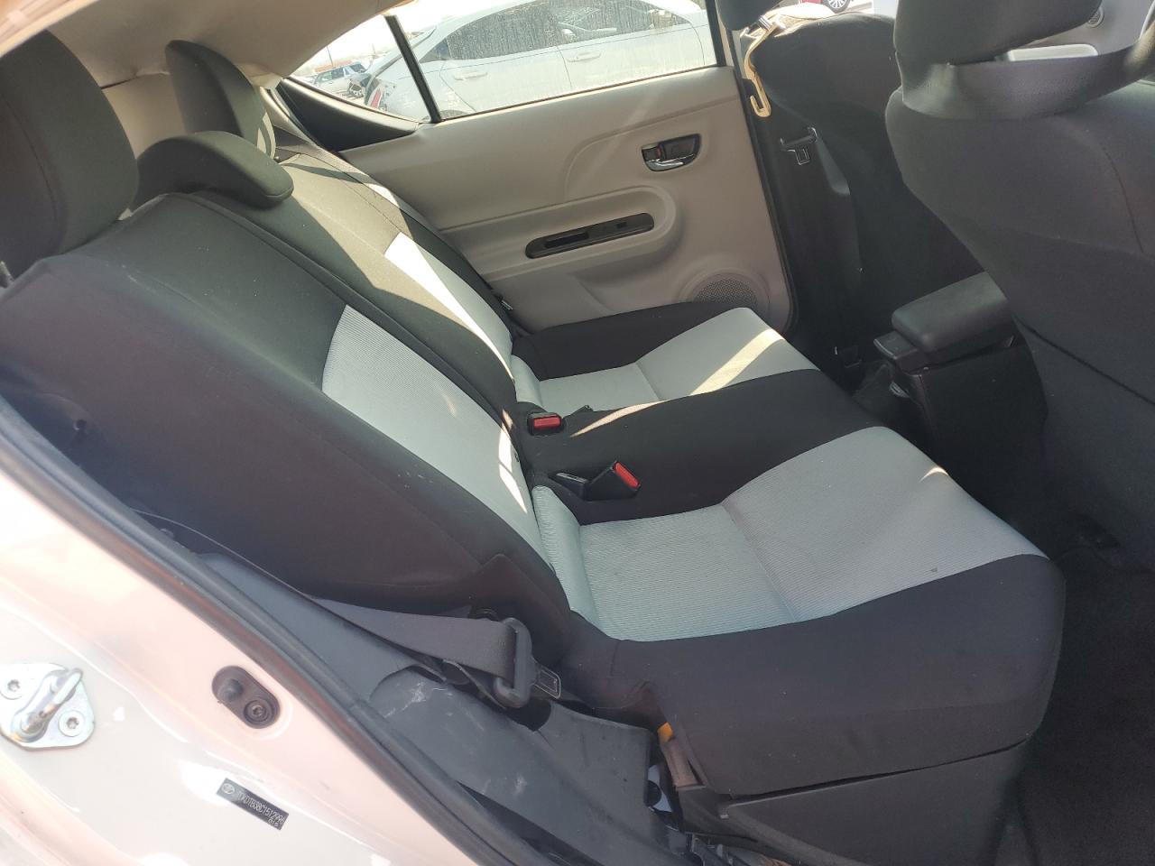 2012 Toyota Prius - Image 10