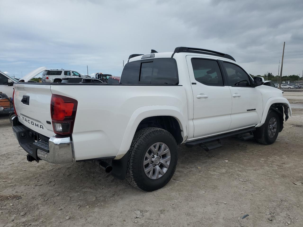 2019 Toyota Tacoma - Image 3