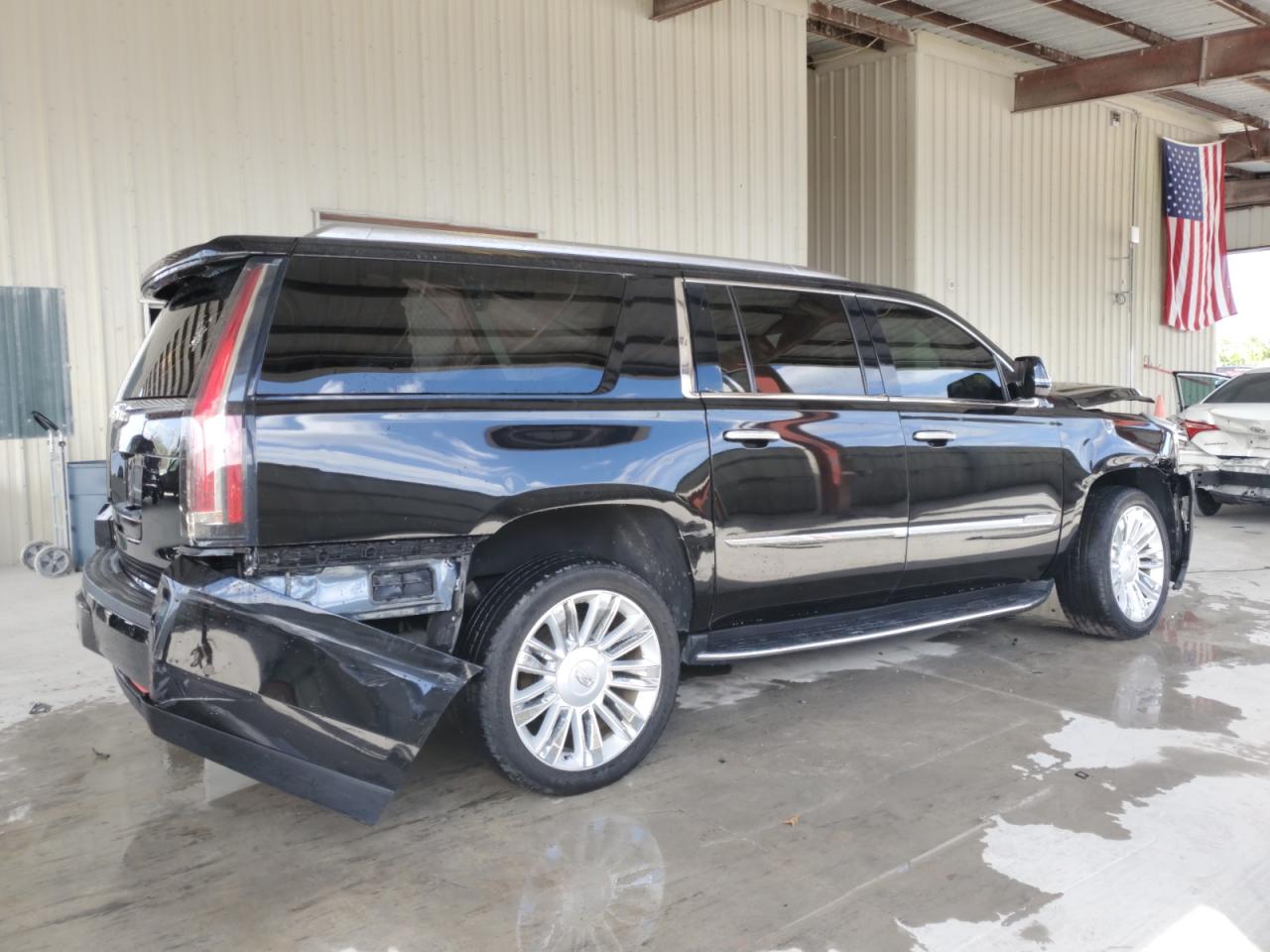 2020 Cadillac Escalade - Image 3