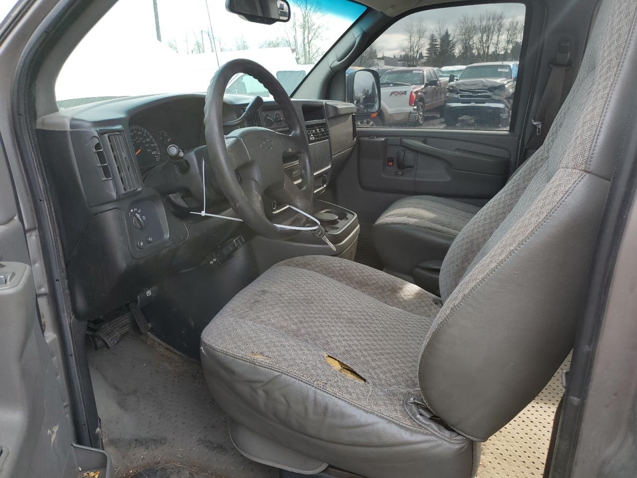2006 Chevrolet Express G1500 VIN: 1GNFH15T761181295 Lot: 45521305