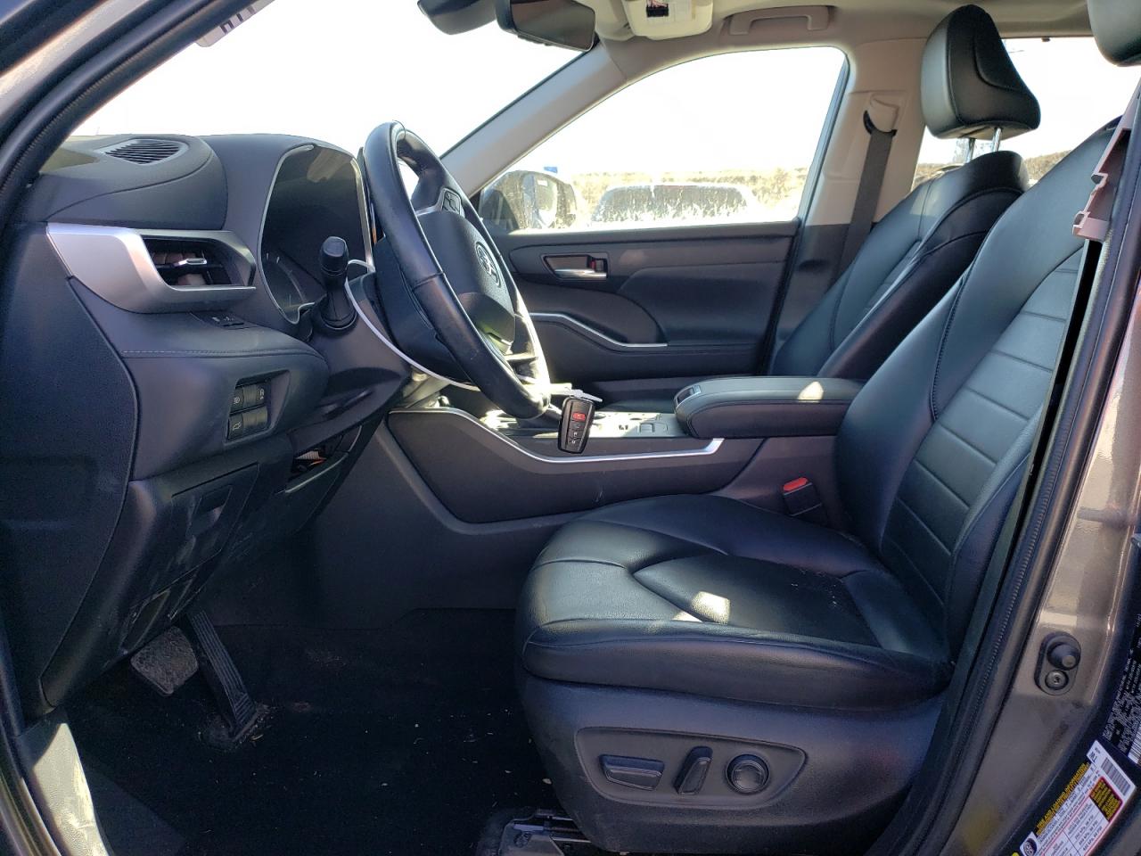 2023 Toyota Highlander - Image 7