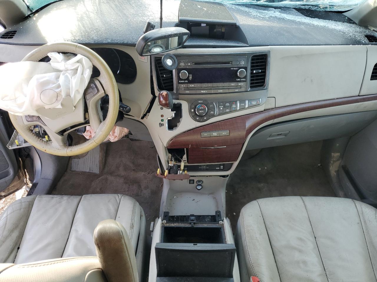 2012 Toyota Sienna - Image 8