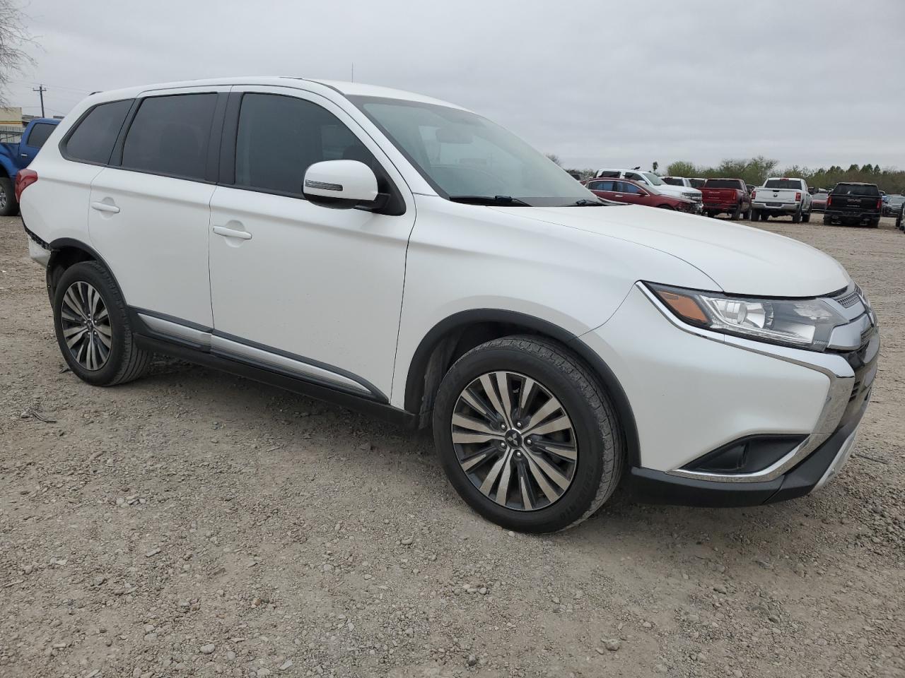 2019 Mitsubishi Outlander - Image 4