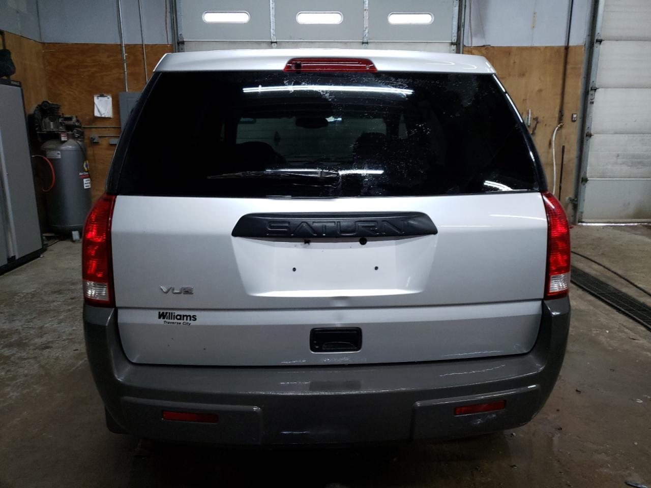 2004 Saturn VUE - Image 6