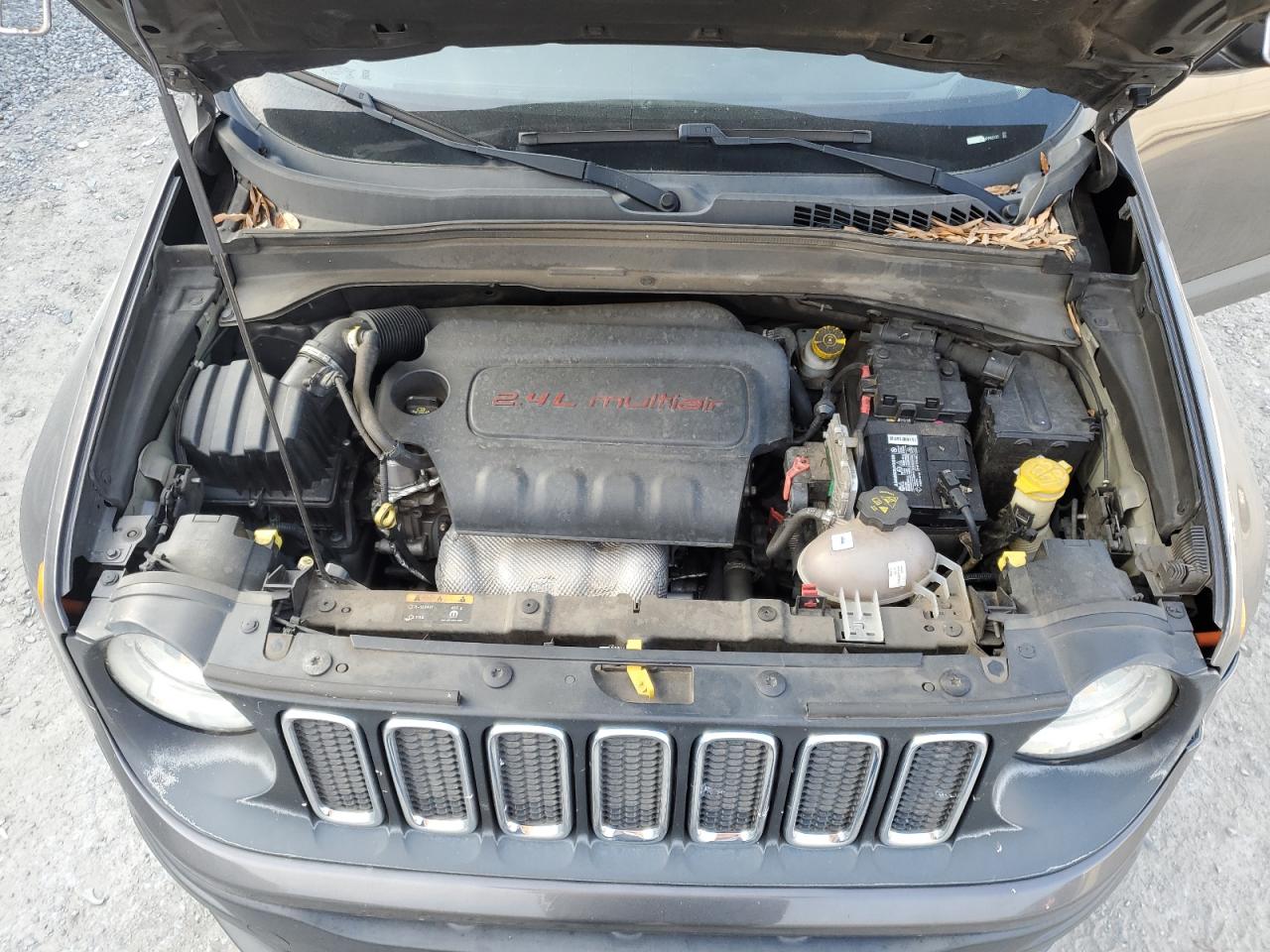 2017 Jeep Renegade - Image 12
