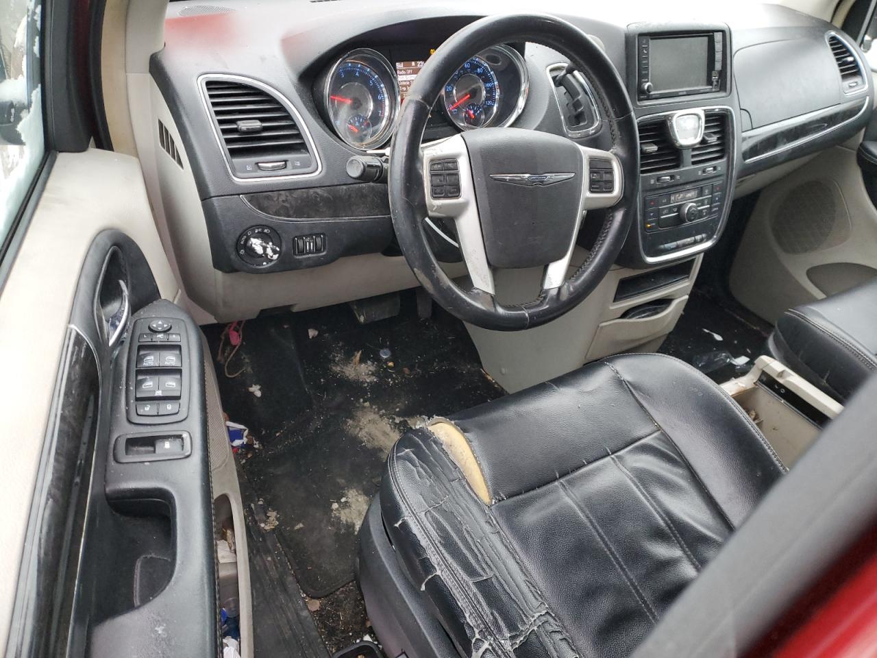 2014 Chrysler Town & Country - Image 8