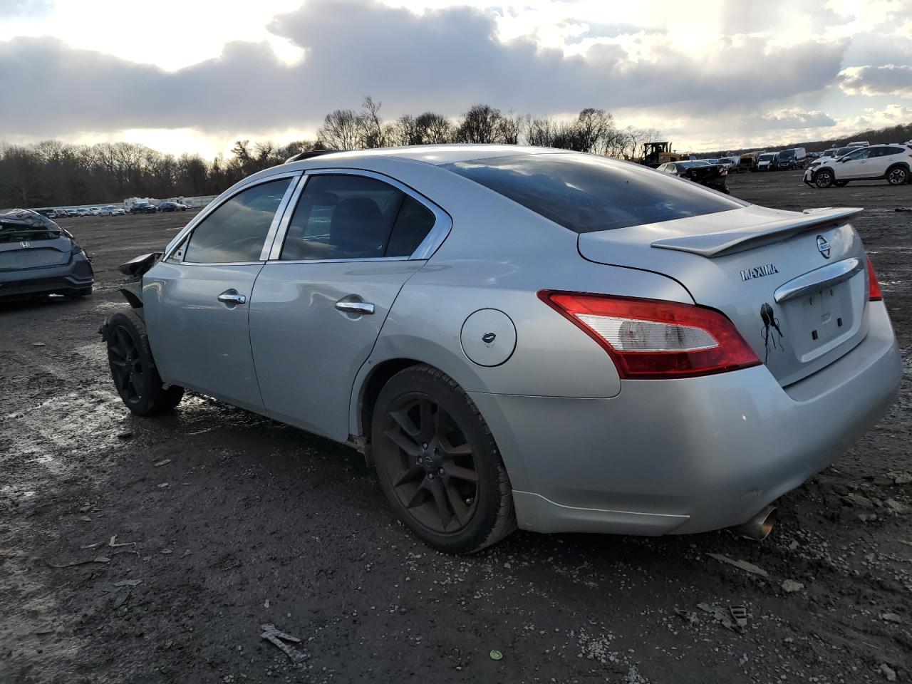 2009 Nissan Maxima - Image 2