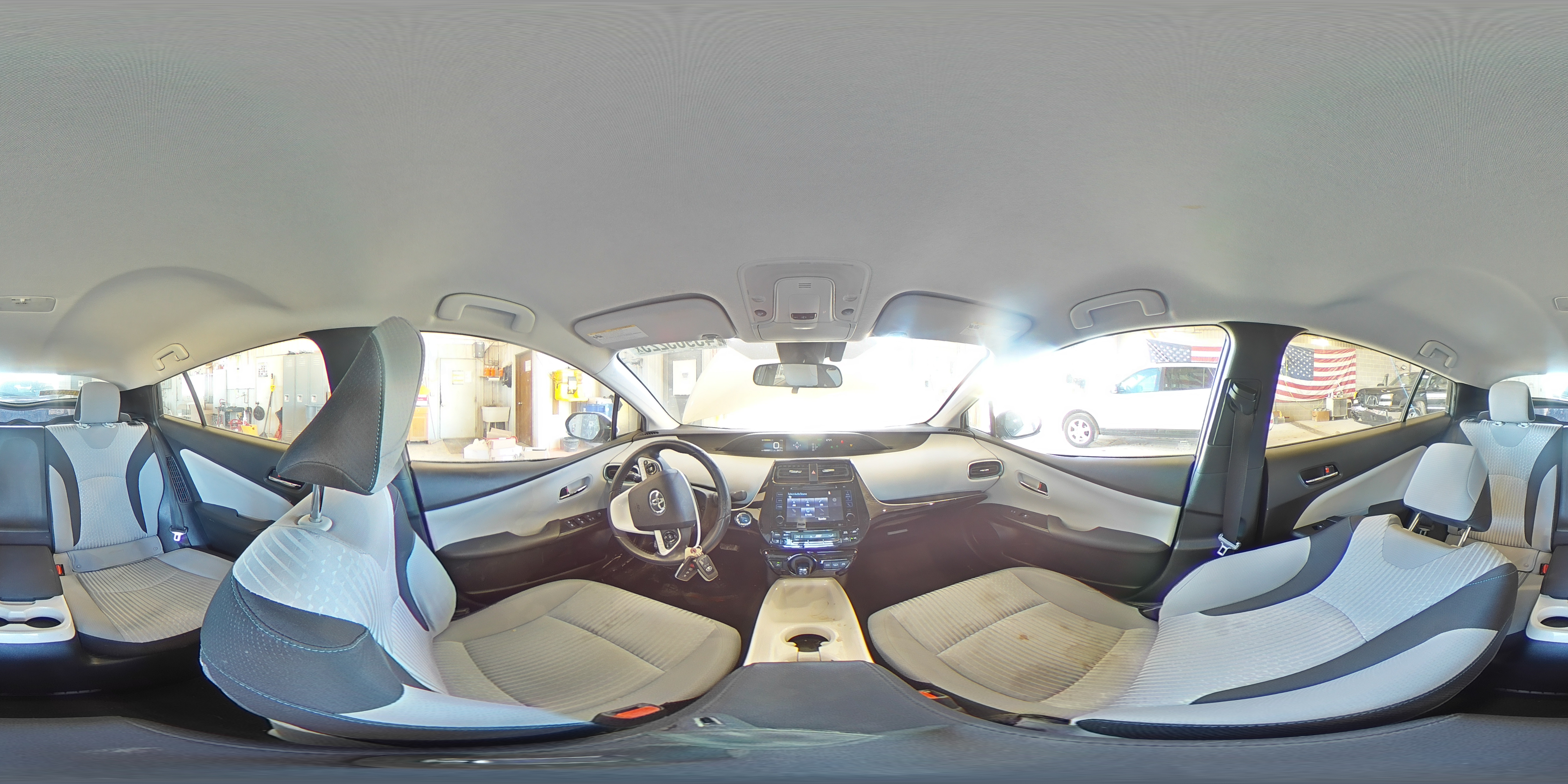 2018 Toyota Prius - Image 13