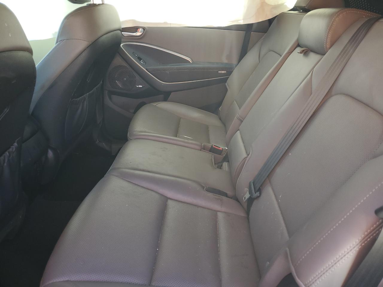 2017 Hyundai Santa Fe - Image 10