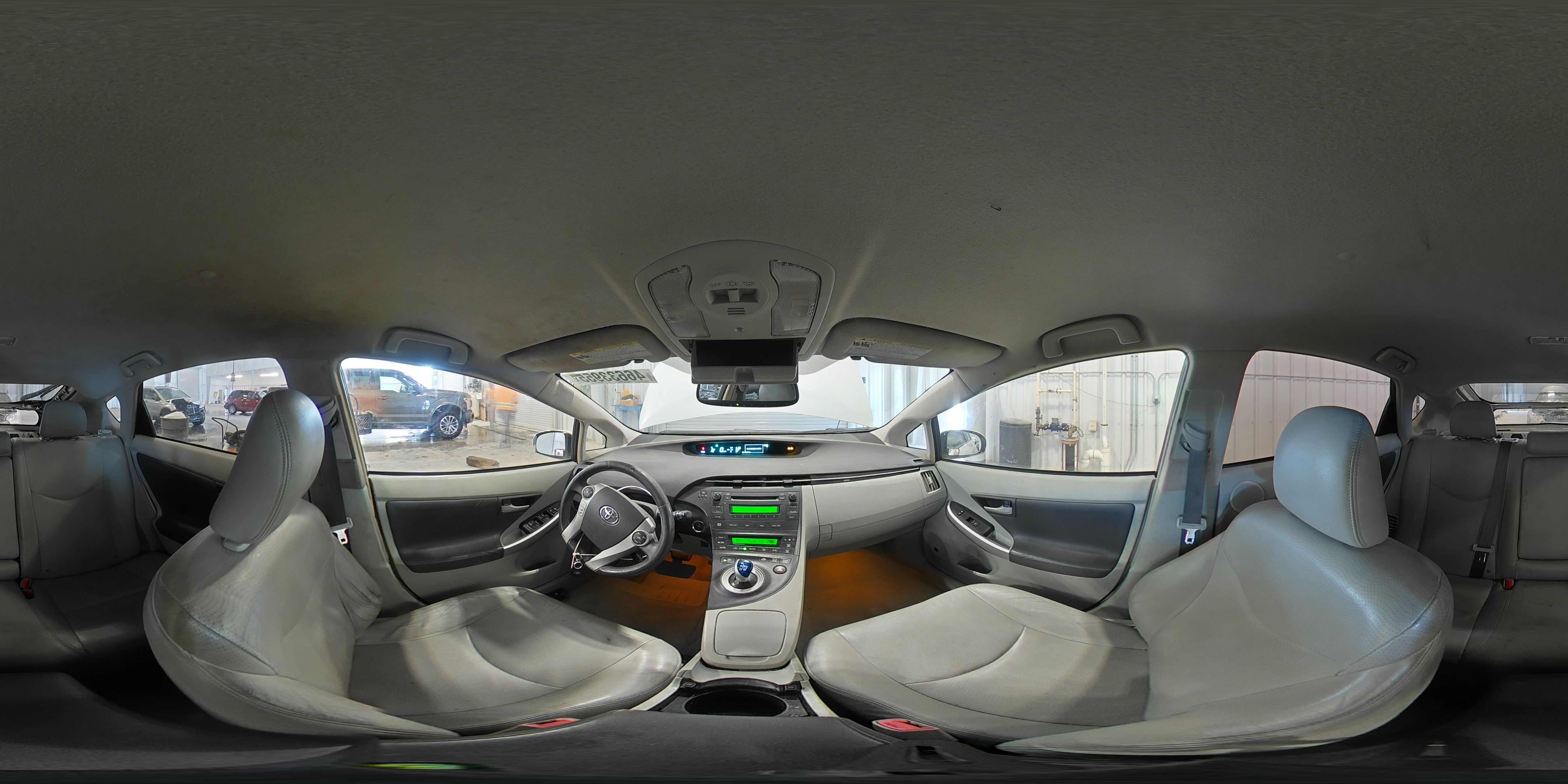 2010 Toyota Prius - Image 12