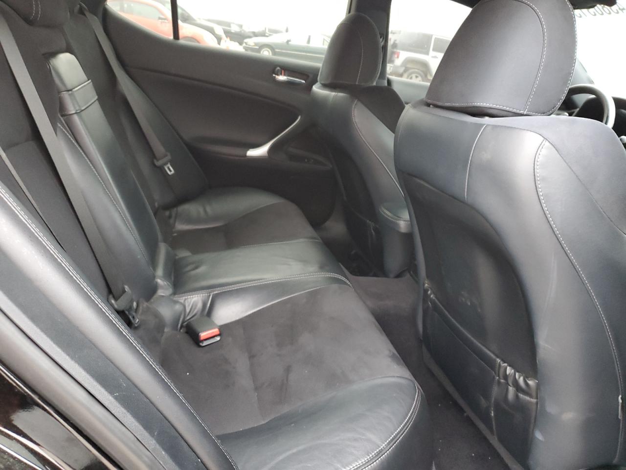 2011 Lexus IS - Image 10
